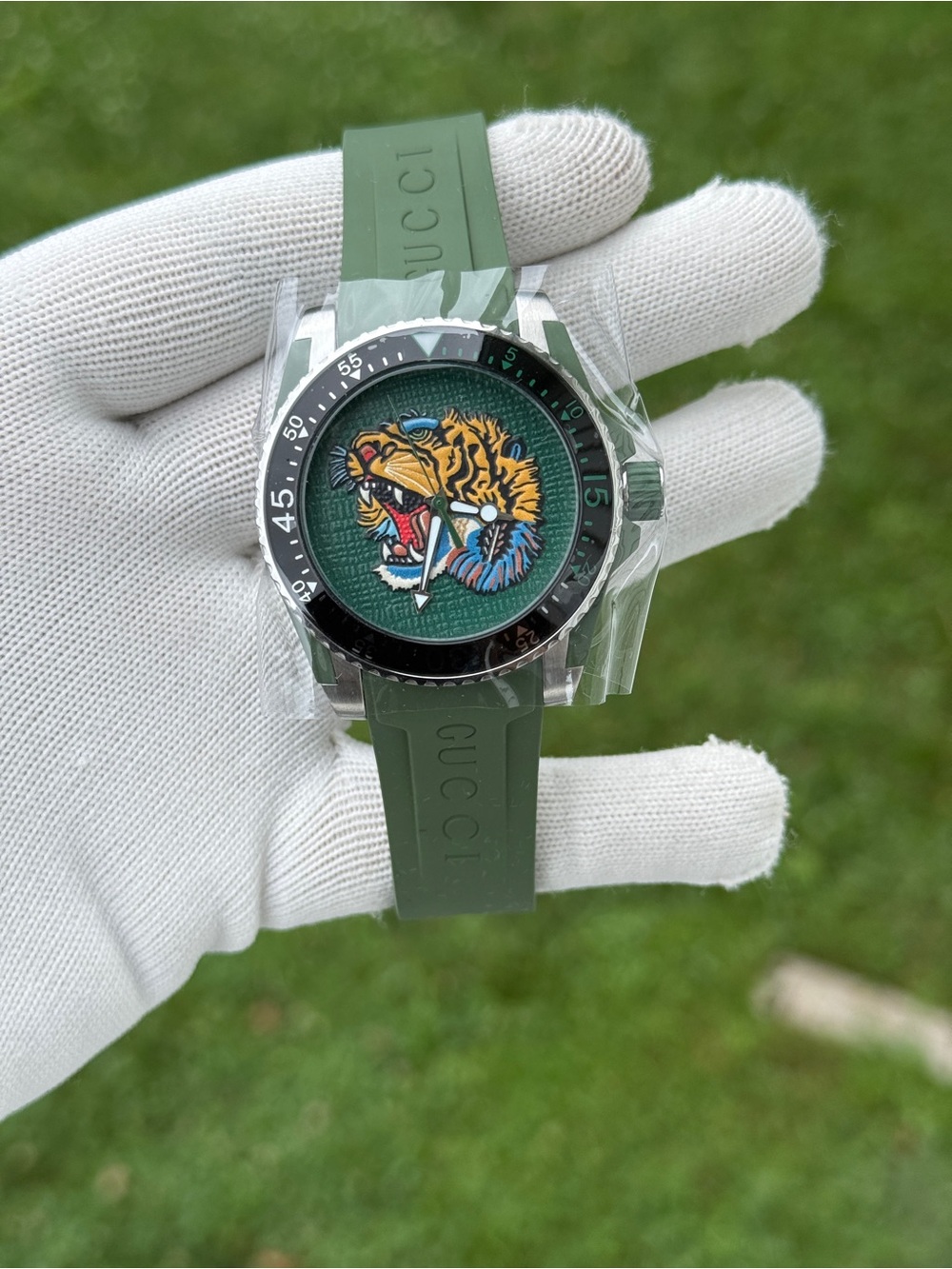 Gucci Green Tiger Motif Dive-Style rubber strap men’s Watch - Picture 2 of 14